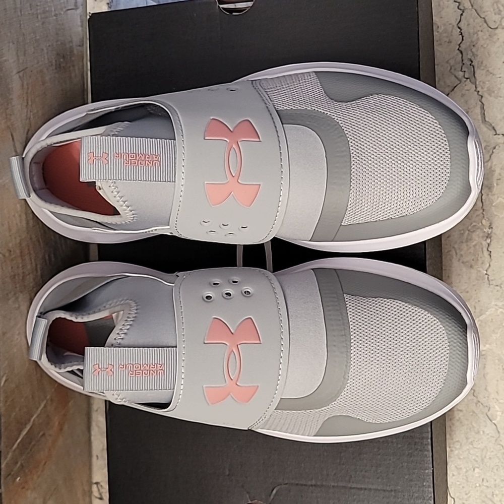 UA women's run play sneakers